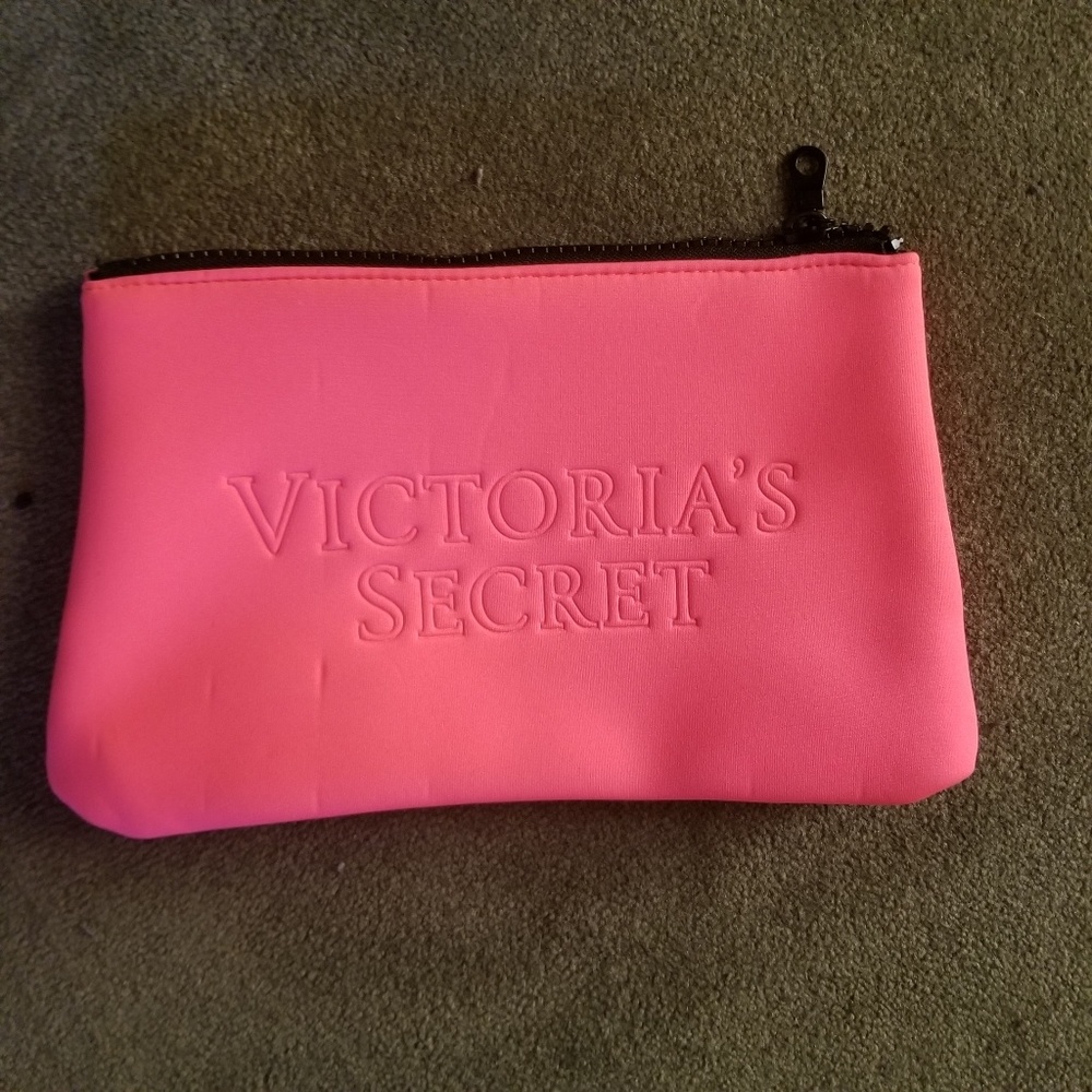 Victoria Secret - Picture 2 of 5
